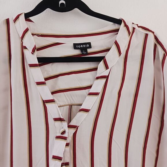 Torrid White & Red Stripe Button Front Dolman sleeveless Top size 1X - Picture 3 of 5